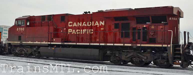 Locomotive CP8700 left side / coté gauche